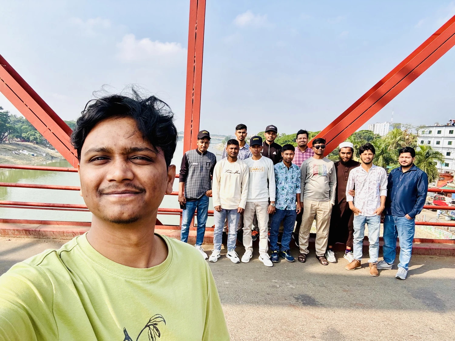Team group photo at the iconic Harding Bridge