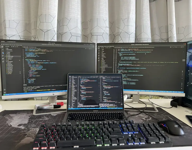 Nasim's desktop setup